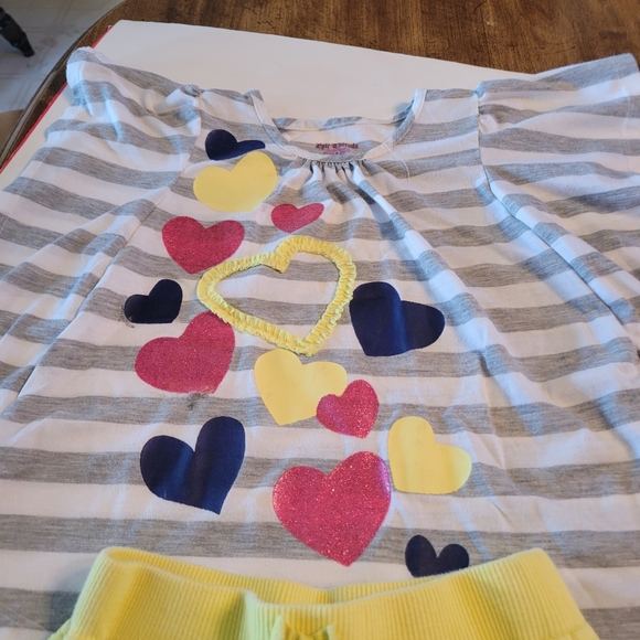 GIRLS TOP & SHORT SET - Picture 3 of 6